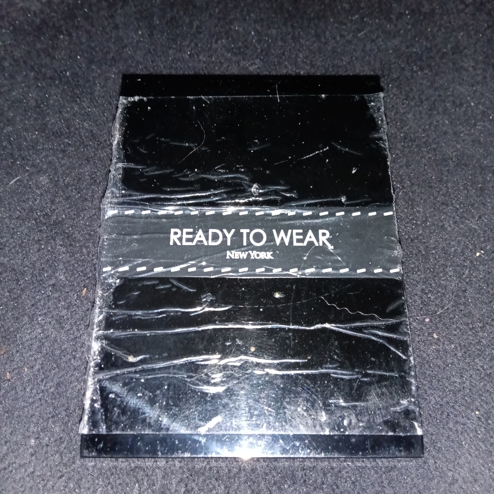 New Medium Face Powder - Picture 2 of 3